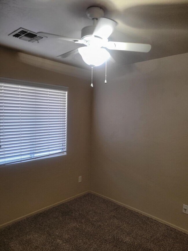 Building Photo - 16377 W Cottonwood St