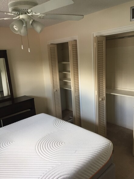 Building Photo - 2885 S Osceola Ave