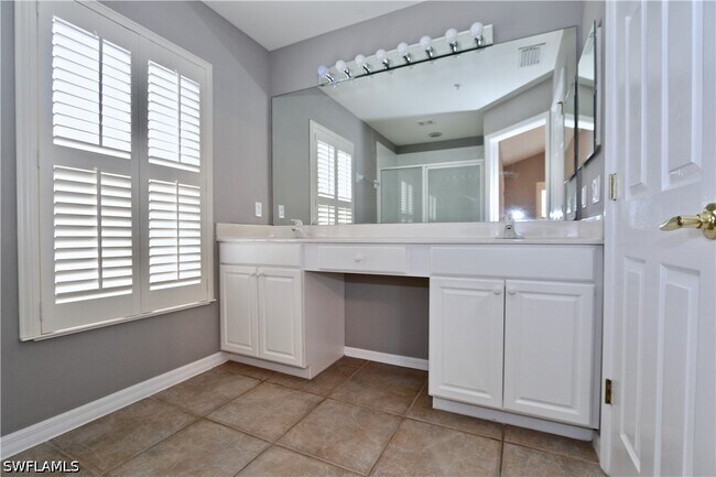 Building Photo - 1055 Albany Ct