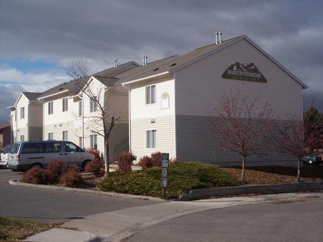 Primary Photo - Shadow Mountain Apartments