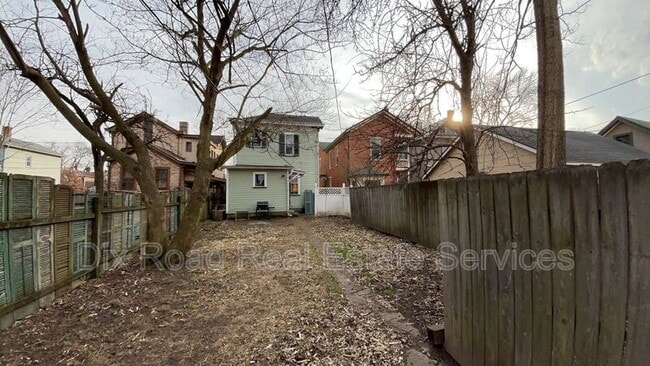 Building Photo - 808 Campbell Ave