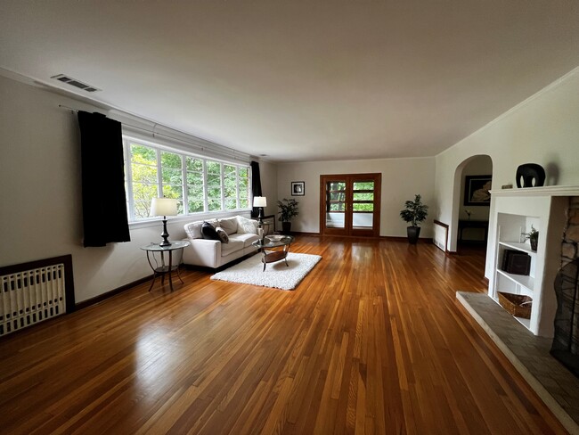 Building Photo - 56 Grandview Pl