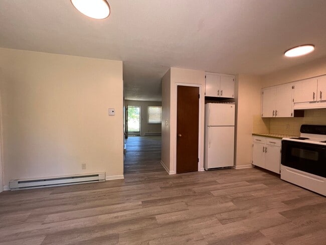 Building Photo - 2264 Welch Dr