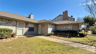 Building Photo - 2211 Madrid Ct