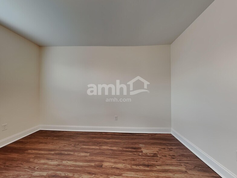 Building Photo - 208 Clearwater Cir