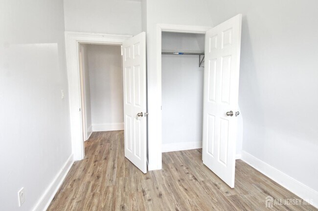 Building Photo - 1076 Fulton St