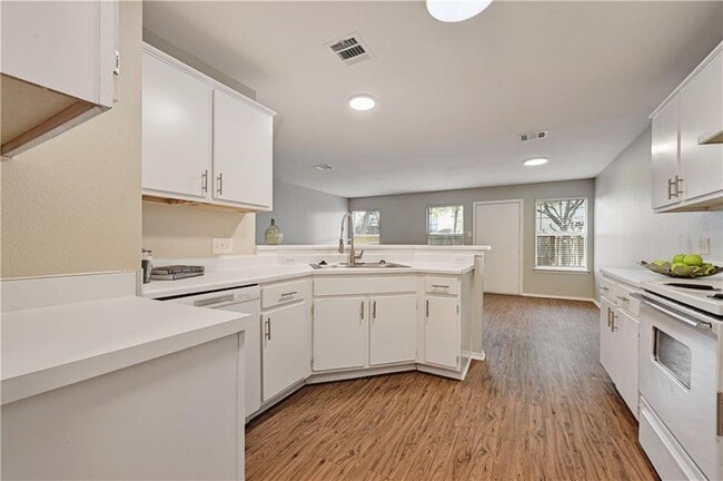 Building Photo - 9602 Nightjar Dr