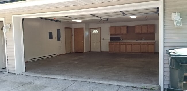 Building Photo - Single Level Energy Efficient 2+ Bedroom H...