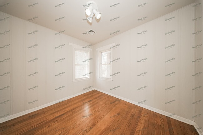 Building Photo - 1701 E Madison St