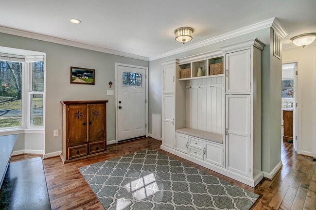 Building Photo - 6612 Kerns Rd