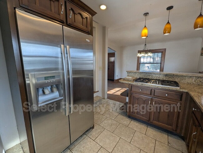 Building Photo - 1131 Pemberton Dr