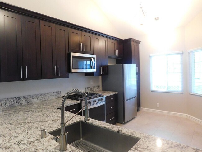 Building Photo - Beautiful Remodeled 2 Bed 2.5 Bath Condo in Pacific Ranch