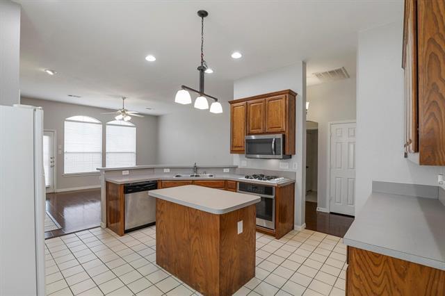 Building Photo - 1703 Mapleleaf Falls Dr