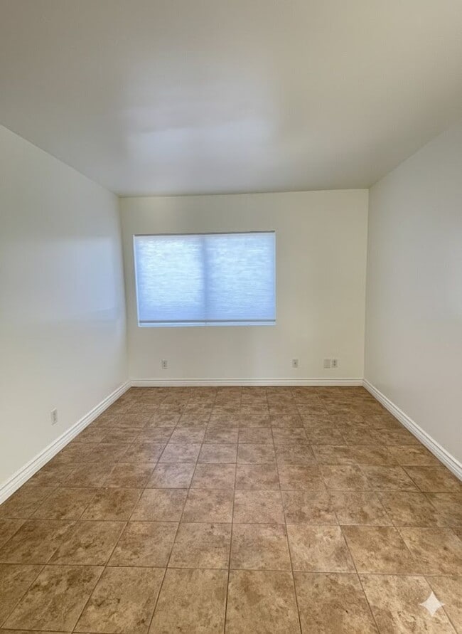 Building Photo - One Bedroom Southside Apartment with Garage!