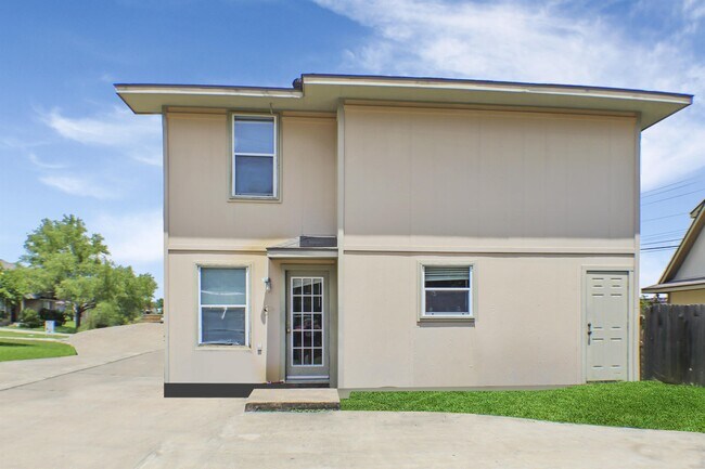 Building Photo - 503 Camp Ct