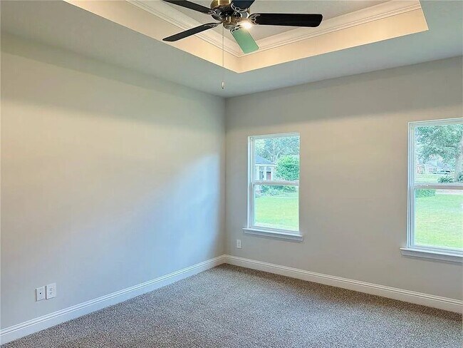 Building Photo - 1557 Redland St N