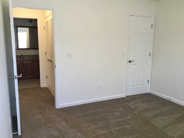 Building Photo - 385 Bostwick Cir