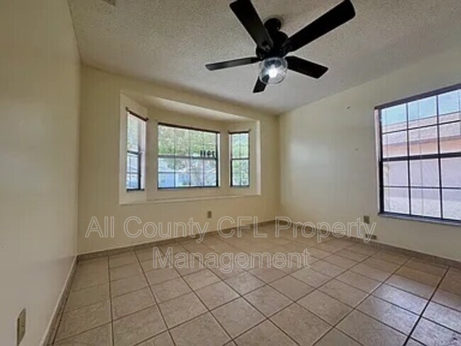 Building Photo - 2911 Woolridge Dr