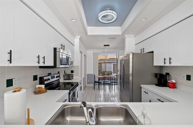 Building Photo - 9611 Castle Point Dr