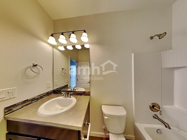 Building Photo - 477 McKinley St