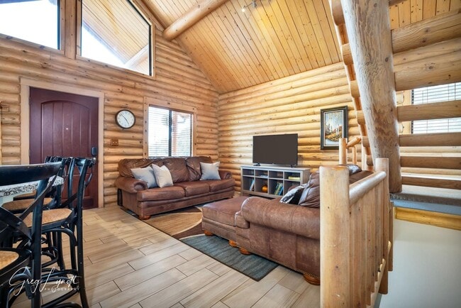 Building Photo - Furnished Mountain living in Central, Utah!