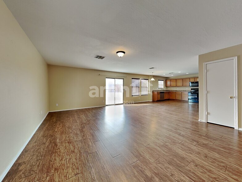 Building Photo - 3219 W Saint Anne Ave