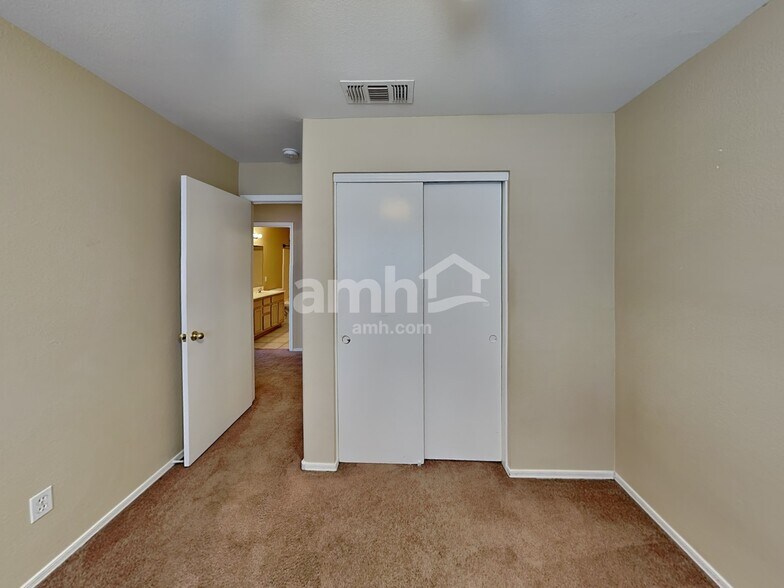 Building Photo - 5501 N 103rd Dr