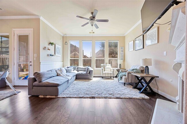 Building Photo - 931 Abelia Ave