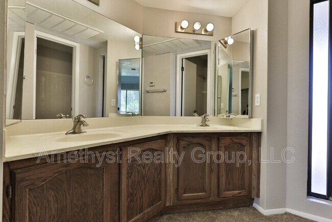 Building Photo - 11666 N 28th Dr