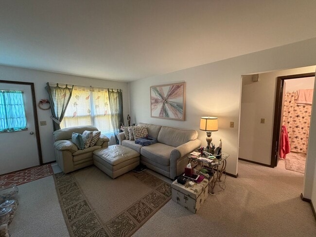 Building Photo - 2 Bed 1 Bath Side By Side Duplex in Port Edwards