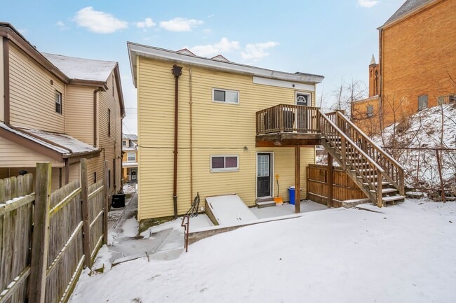 Building Photo - 131 Ulysses St