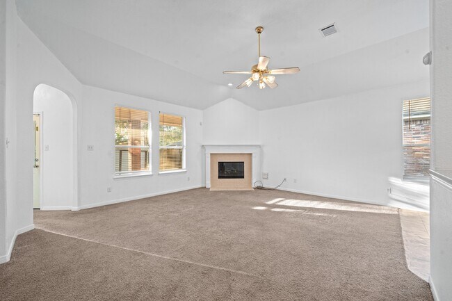 Building Photo - 4815 Plum Forest Rd