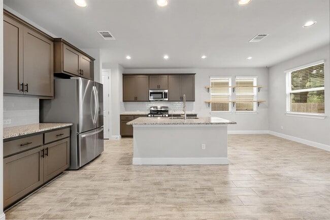 Building Photo - 173 Riverhill Dr