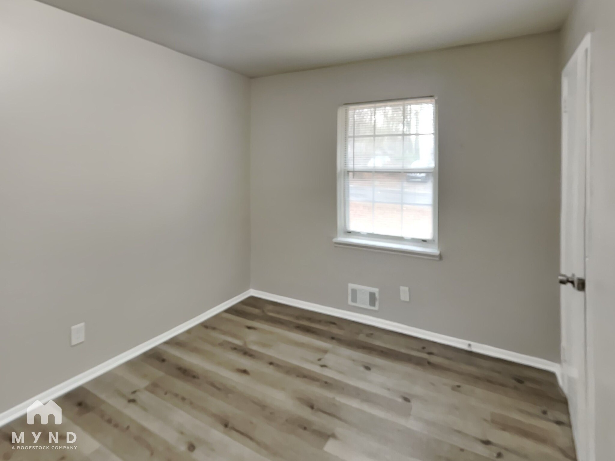 Building Photo - 5465 Deerfield Trail