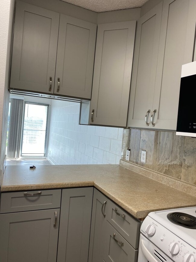 Building Photo - Freshly renovated, Wailuku - 2 bedrooms, 1.5 baths