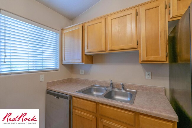 Building Photo - Pet Friendly 2 Bedroom 2 Bathroom Condo.