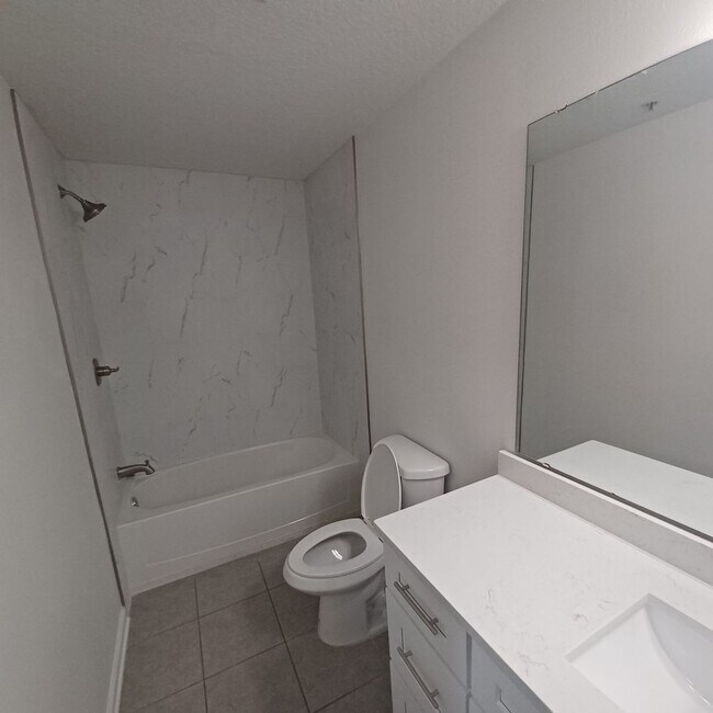 Building Photo - Cozy 1 BR 1 BA Condo