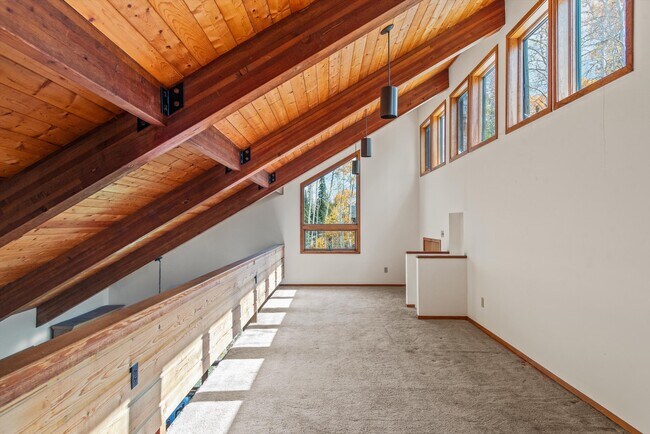 Building Photo - 2055 Faraway Rd