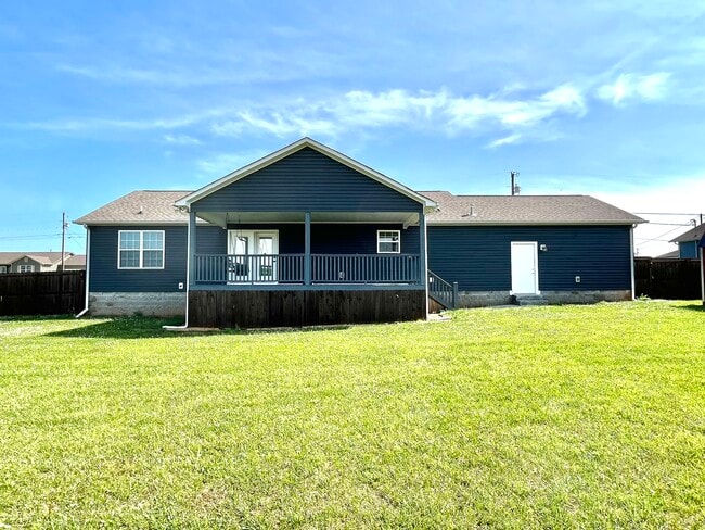 Building Photo - 605 Strawberry Dr