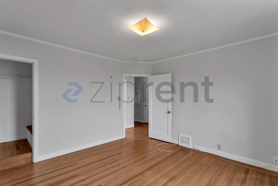 Building Photo - Unit