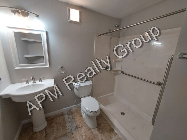 Building Photo - One bedroom in quiet Rosewood