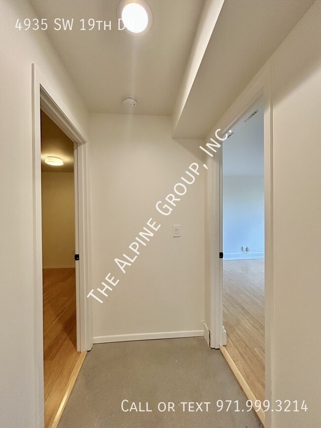 Building Photo - 4935 SW 19th Dr