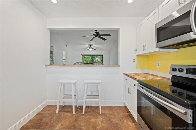 Building Photo - 1210 SE Parkview Pl