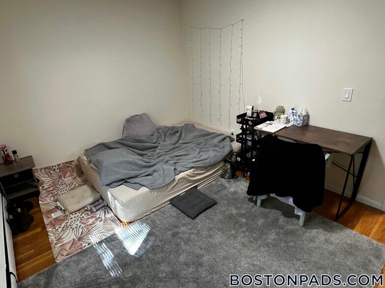 Building Photo - 110 Babcock St