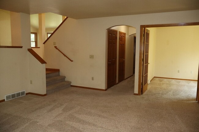 Building Photo - 5319 Fairway 6 Dr