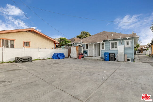 Building Photo - 641 W 43rd St