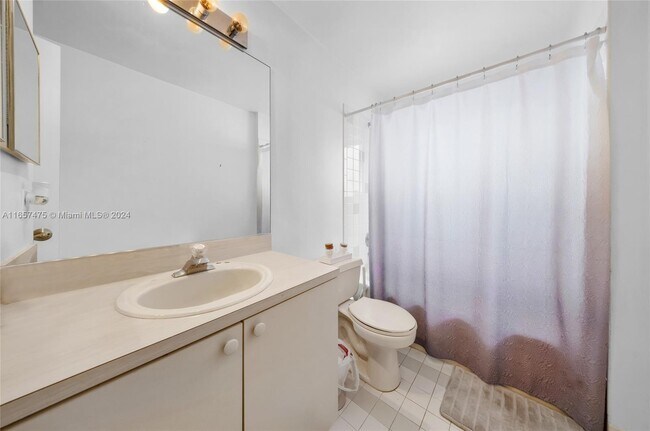 Building Photo - 1396 SW 180th Ave