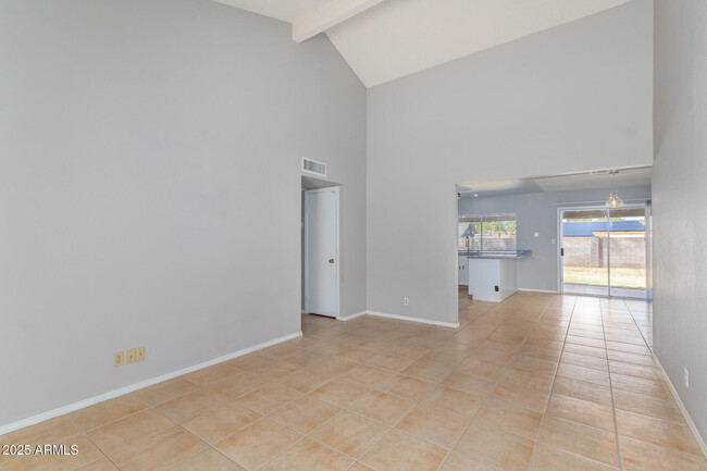 Building Photo - 9353 E Altadena Ave