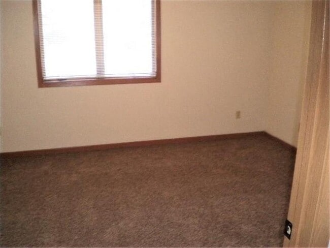 Building Photo - 855 Highview Dr