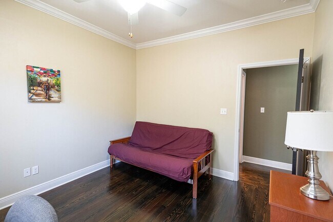 Building Photo - Cozy Midtown 3 Bed / 2 Bath Retreat!